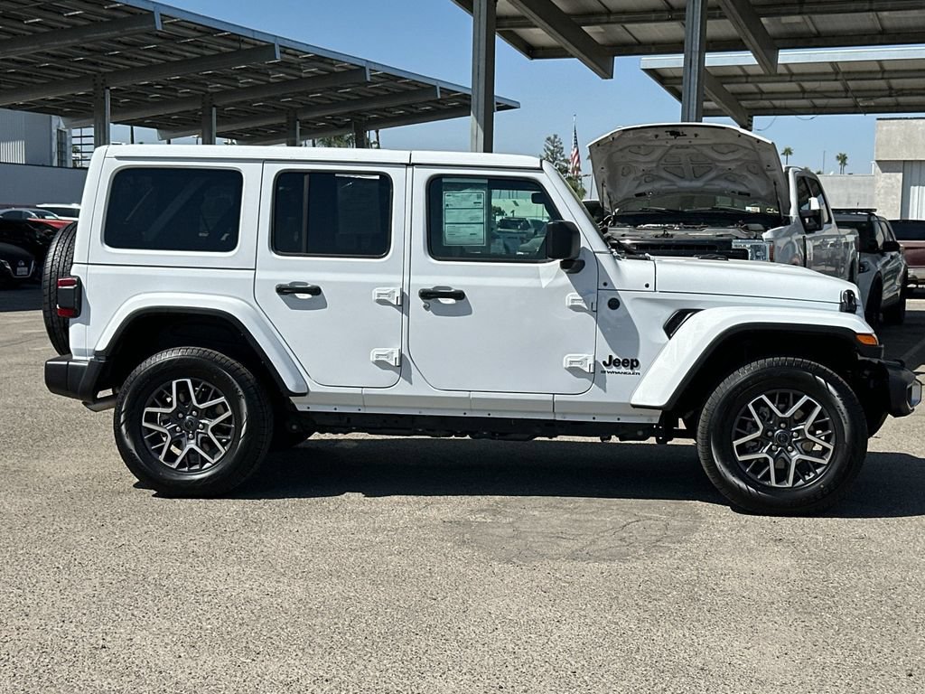Used 2025 Jeep Wrangler Unlimited Sahara AWD/4WD image 2