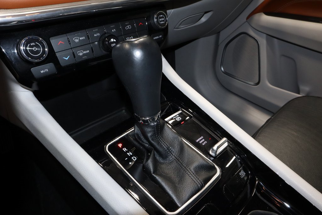 Used 2023 Jeep Compass Limited image 32