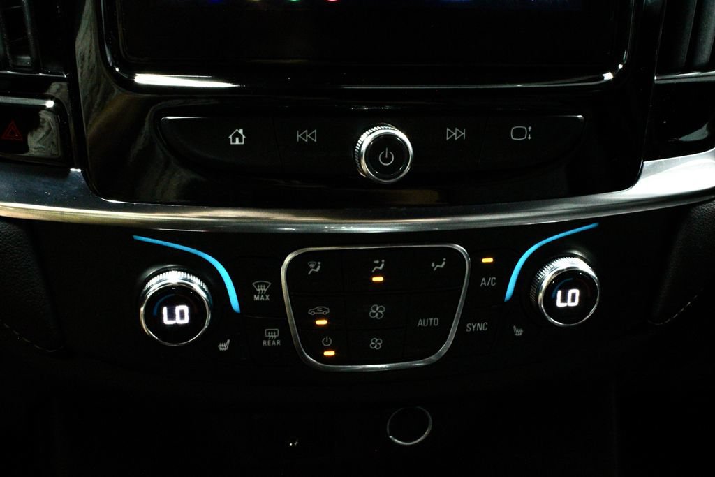 Used 2023 Chevrolet Traverse LT FWD image 31