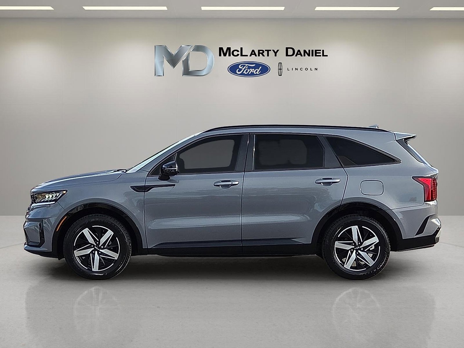 Used 2023 Kia Sorento S image 3