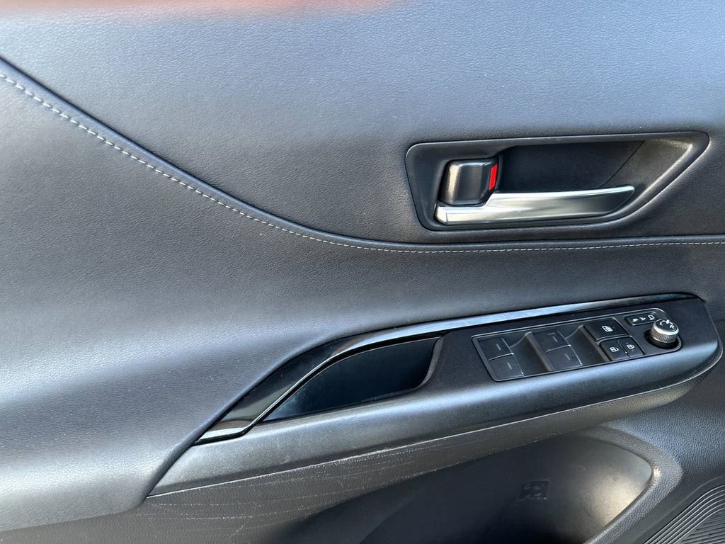 Used 2021 Toyota Venza LE image 11