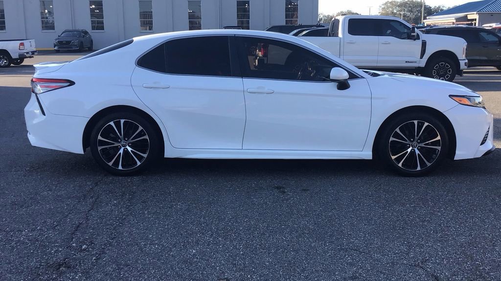 Used 2018 Toyota Camry SE image 6