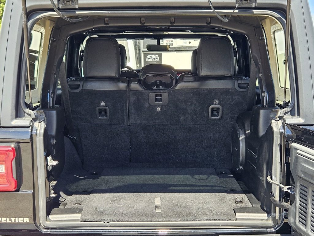 Used 2021 Jeep Wrangler Unlimited Rubicon w/ Dual Top Group AWD/4WD image 10