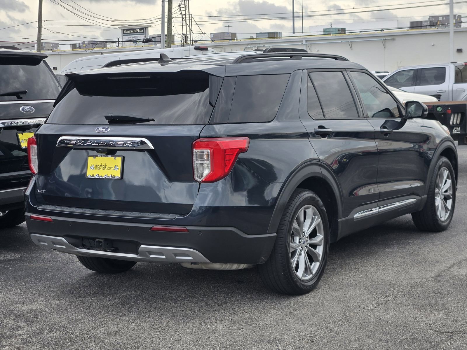 Certified 2022 Ford Explorer XLT w/ Equipment Group 202A RWD image 8