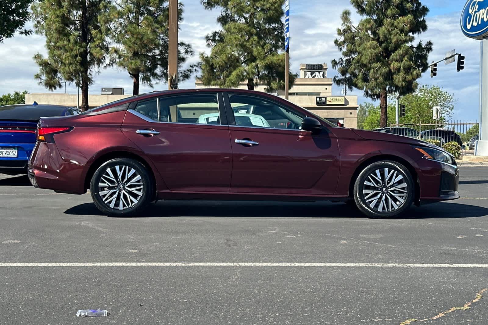 Used 2024 Nissan Altima 2.5 SV image 6