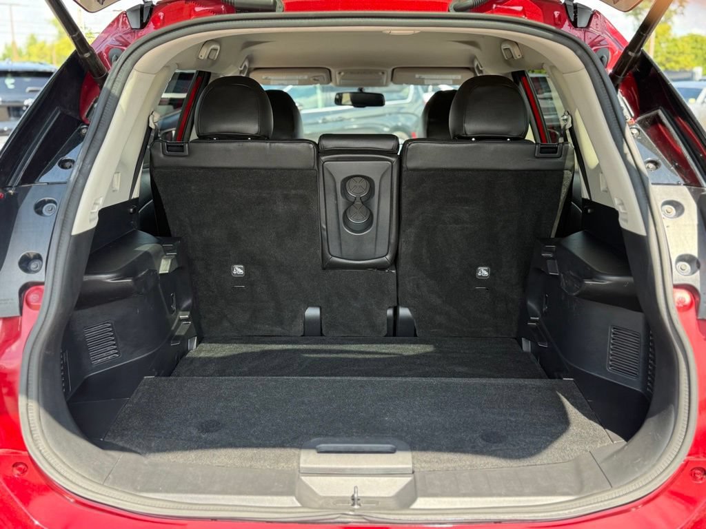 Used 2018 Nissan Rogue SV w/ Premium Package FWD image 24
