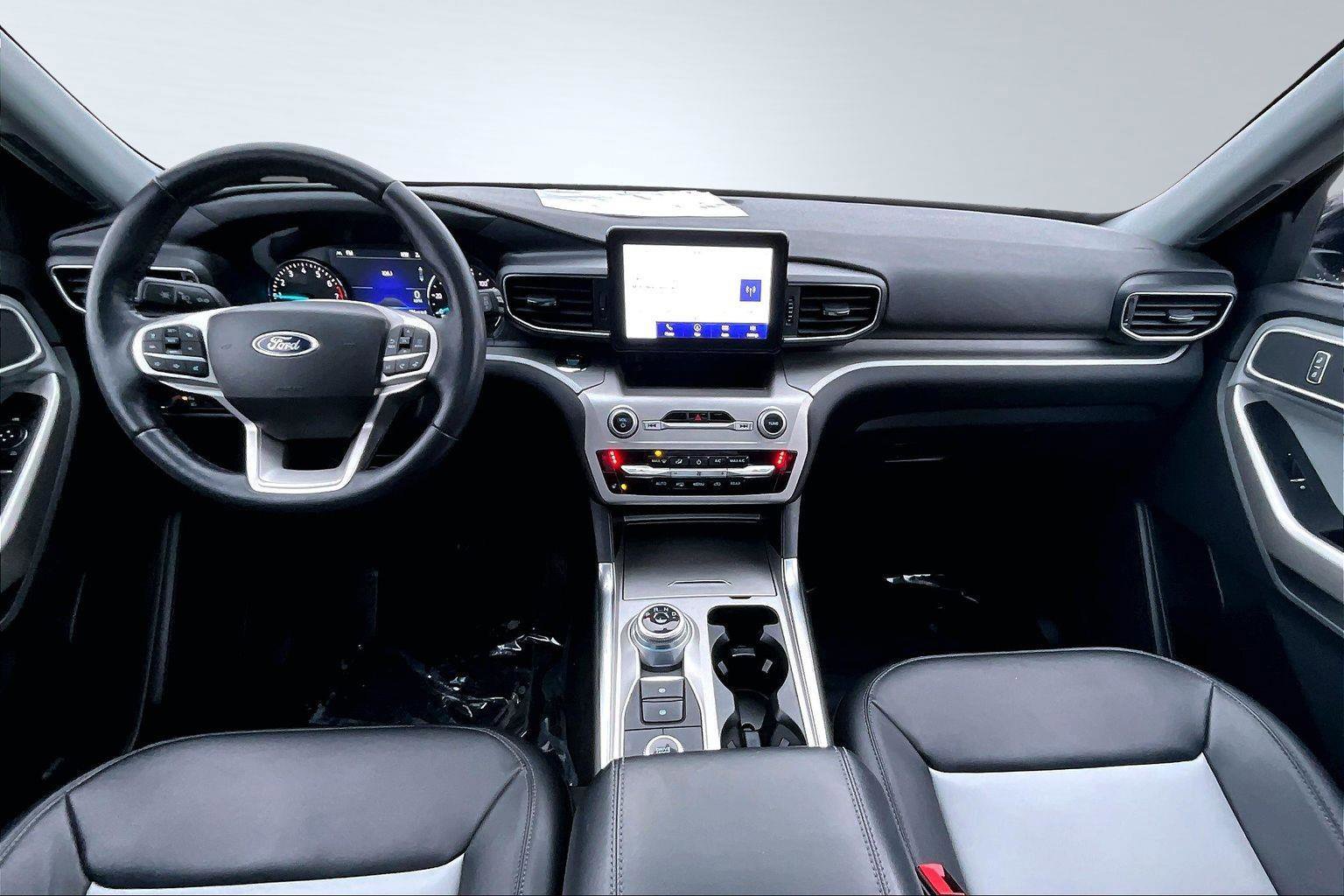 Certified 2022 Ford Explorer XLT w/ Equipment Group 202A image 7