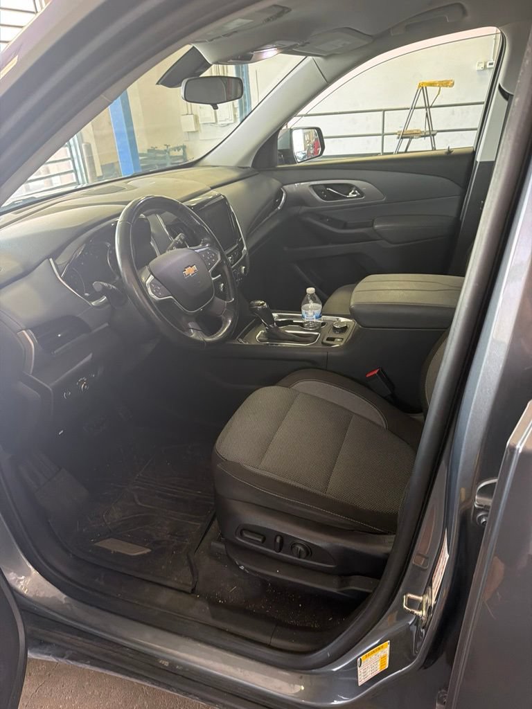 Used 2019 Chevrolet Traverse LT FWD image 2