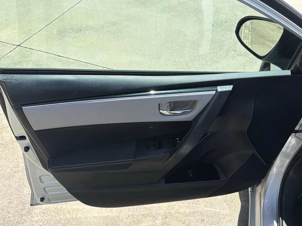 Used 2017 Toyota Corolla LE w/ Carpet Mat Package (TMS) FWD image 15
