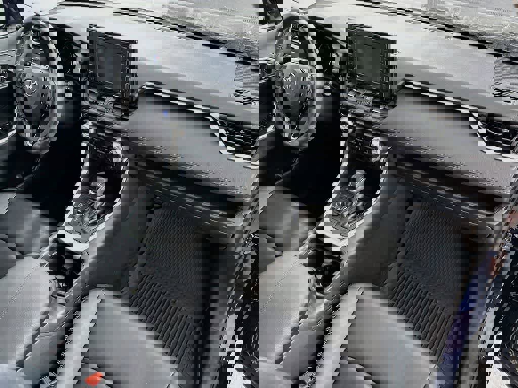 Used 2021 Toyota RAV4 XLE Premium image 33