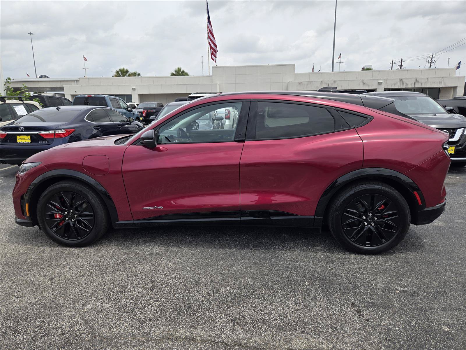 Certified 2025 Ford Mustang Mach-E Premium w/ Sport Appearance Package AWD/4WD image 5