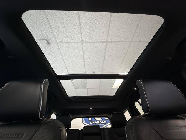 Used 2024 Jeep Grand Cherokee Summit w/ Luxury Tech Group V AWD/4WD image 18