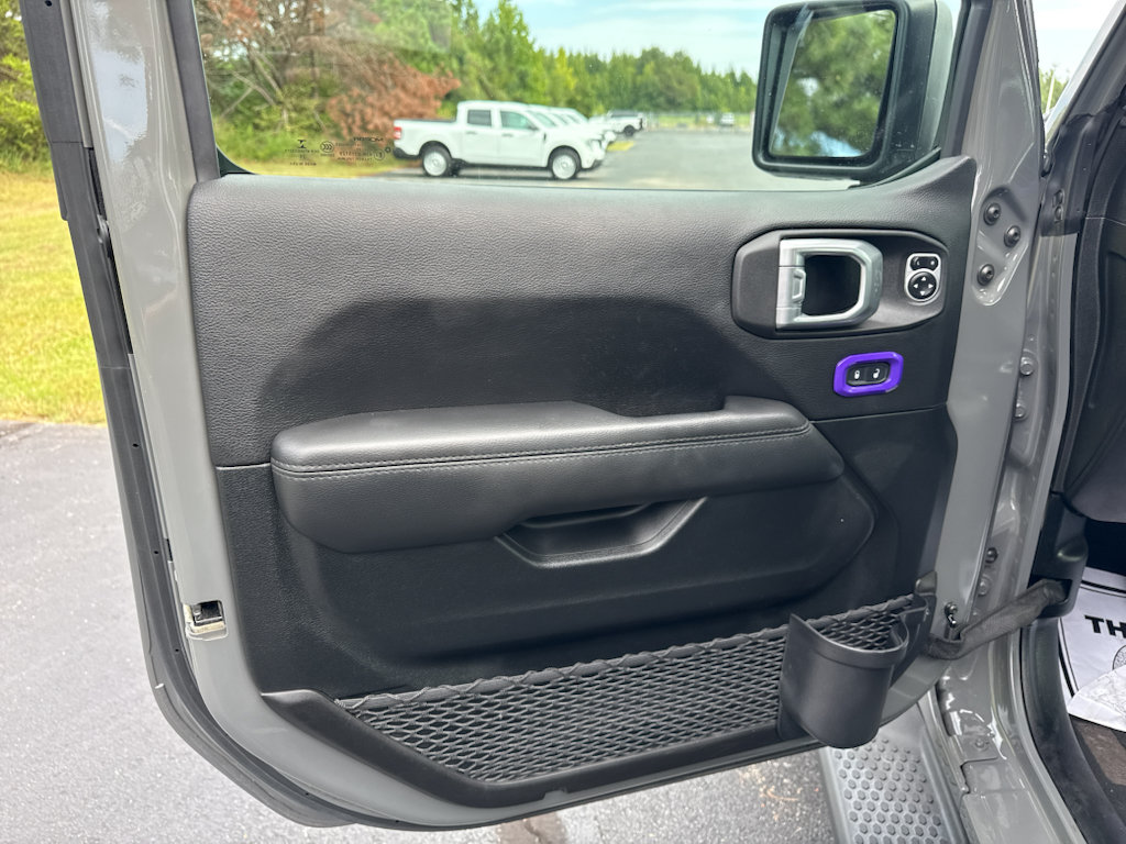 Used 2020 Jeep Wrangler Unlimited Sahara AWD/4WD image 9