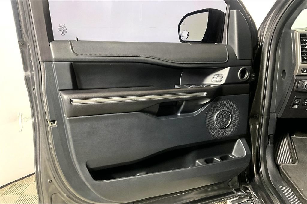 Certified 2018 Ford Expedition XLT w/ Equipment Group 202A AWD/4WD image 18