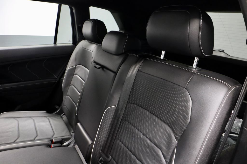 Used 2022 Volkswagen Tiguan SEL R-Line image 23