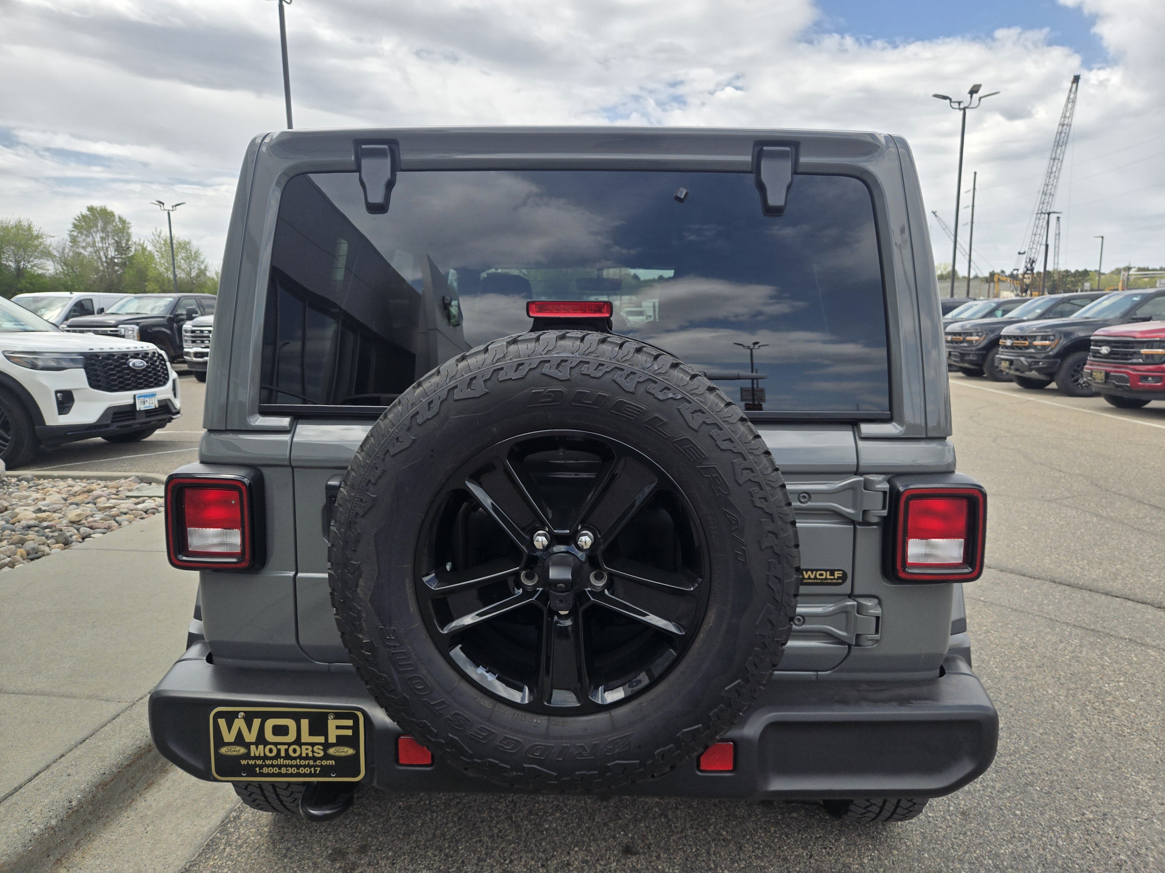 Used 2023 Jeep Wrangler Unlimited Sahara AWD/4WD image 6