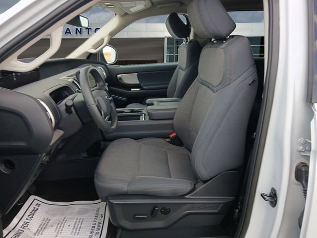Certified 2025 Ford Expedition Active AWD/4WD image 9
