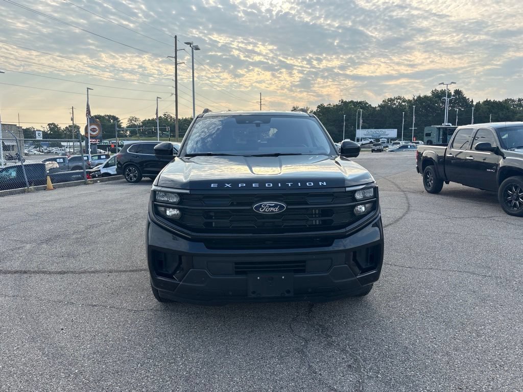 Certified 2025 Ford Expedition Active AWD/4WD image 2