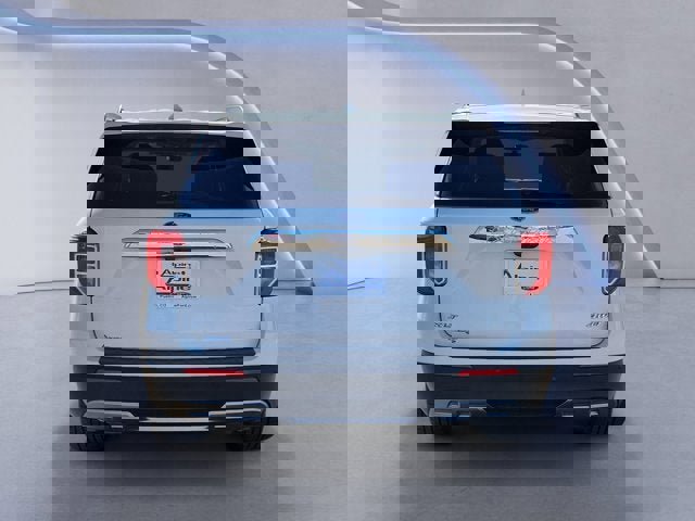 Certified 2022 Ford Explorer XLT w/ Equipment Group 202A image 4