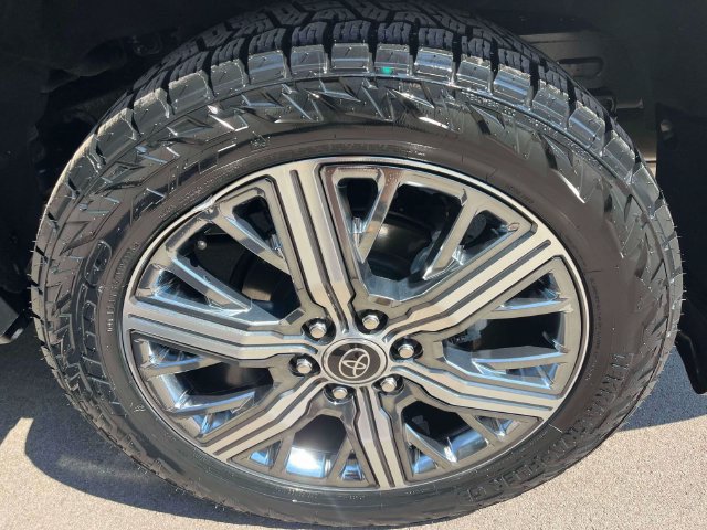 Used 2024 Toyota Sequoia Capstone AWD/4WD image 11