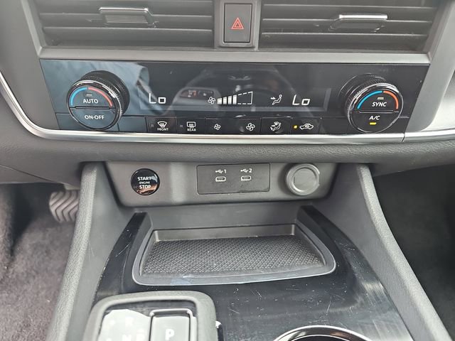 Used 2025 Nissan Rogue SV AWD/4WD image 29