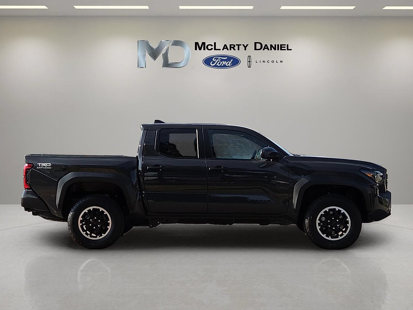 Used 2025 Toyota Tacoma TRD Off-Road AWD/4WD image 6