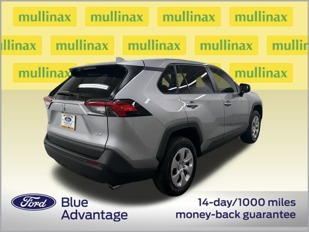 Used 2024 Toyota RAV4 LE image 3
