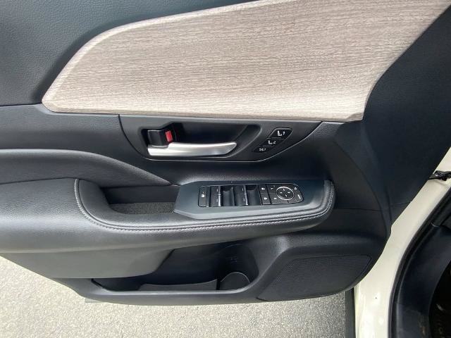 Used 2024 Toyota Grand Highlander AWD image 21