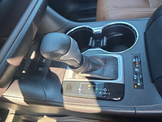 Used 2017 Toyota Highlander Limited AWD/4WD image 19