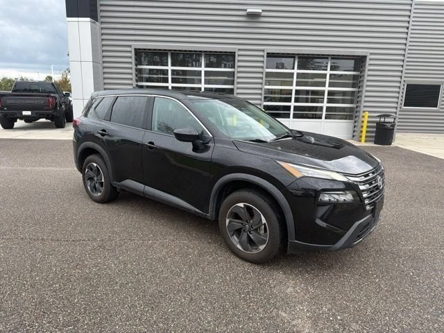 Used 2024 Nissan Rogue SV AWD/4WD image 2