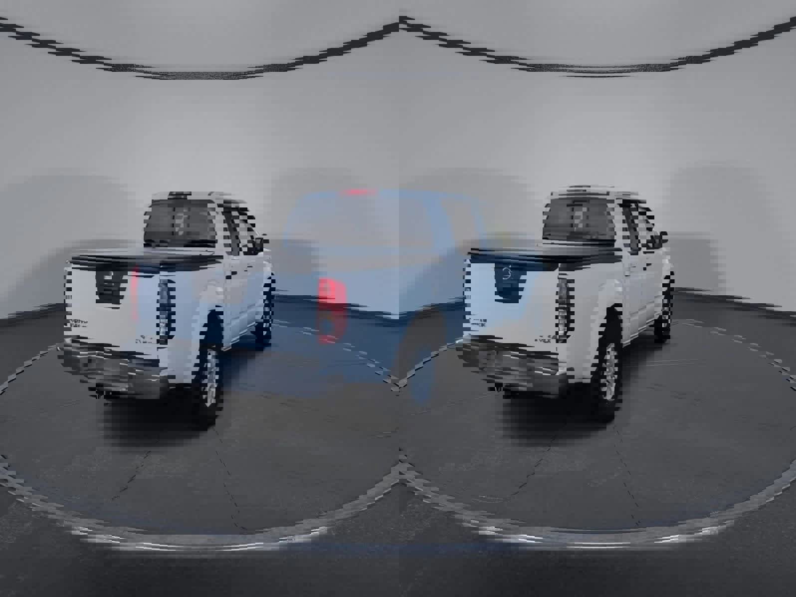 Used 2018 Nissan Frontier SV image 3