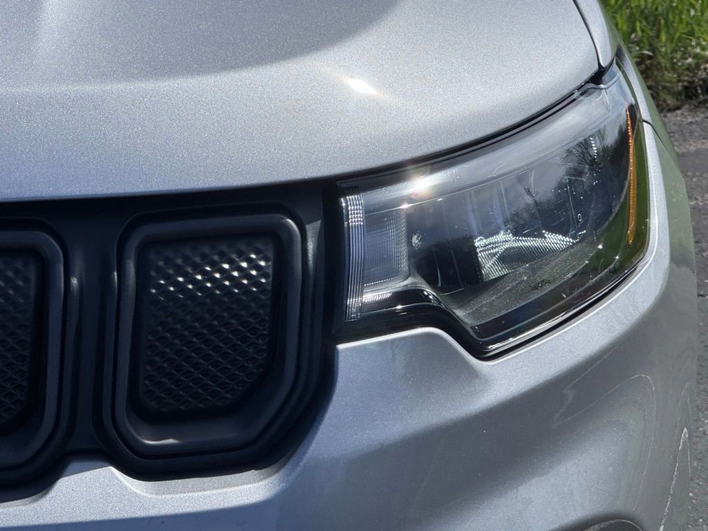 Used 2022 Jeep Compass Trailhawk AWD/4WD image 11