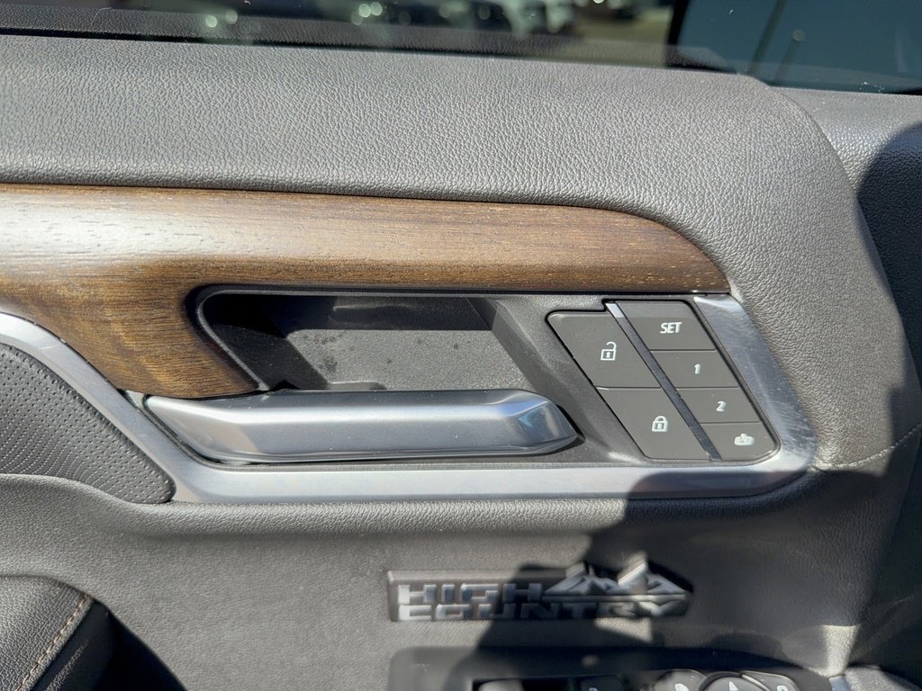 Used 2025 Chevrolet Silverado 1500 High Country image 9