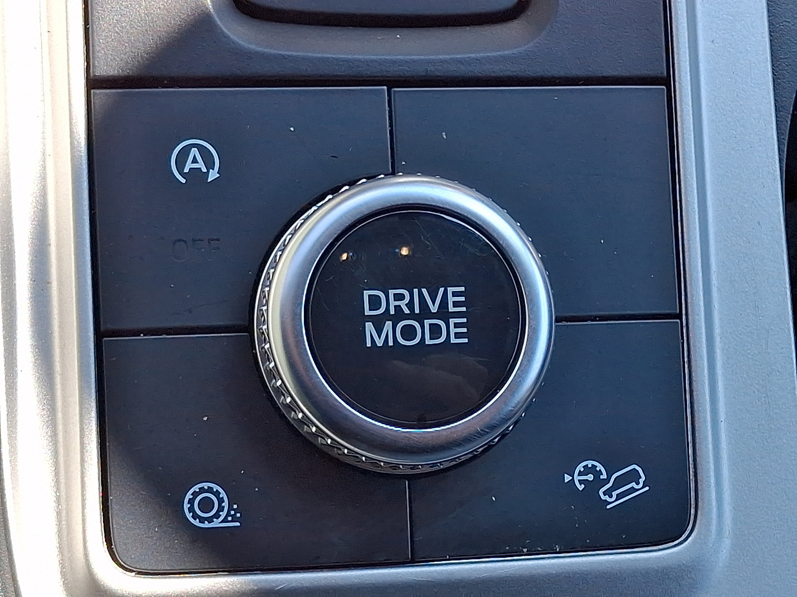 Certified 2024 Ford Explorer XLT AWD/4WD image 27