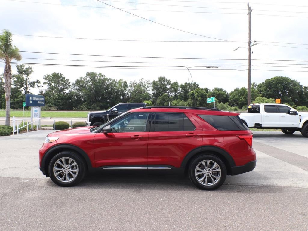 Certified 2022 Ford Explorer XLT w/ Equipment Group 202A RWD image 5