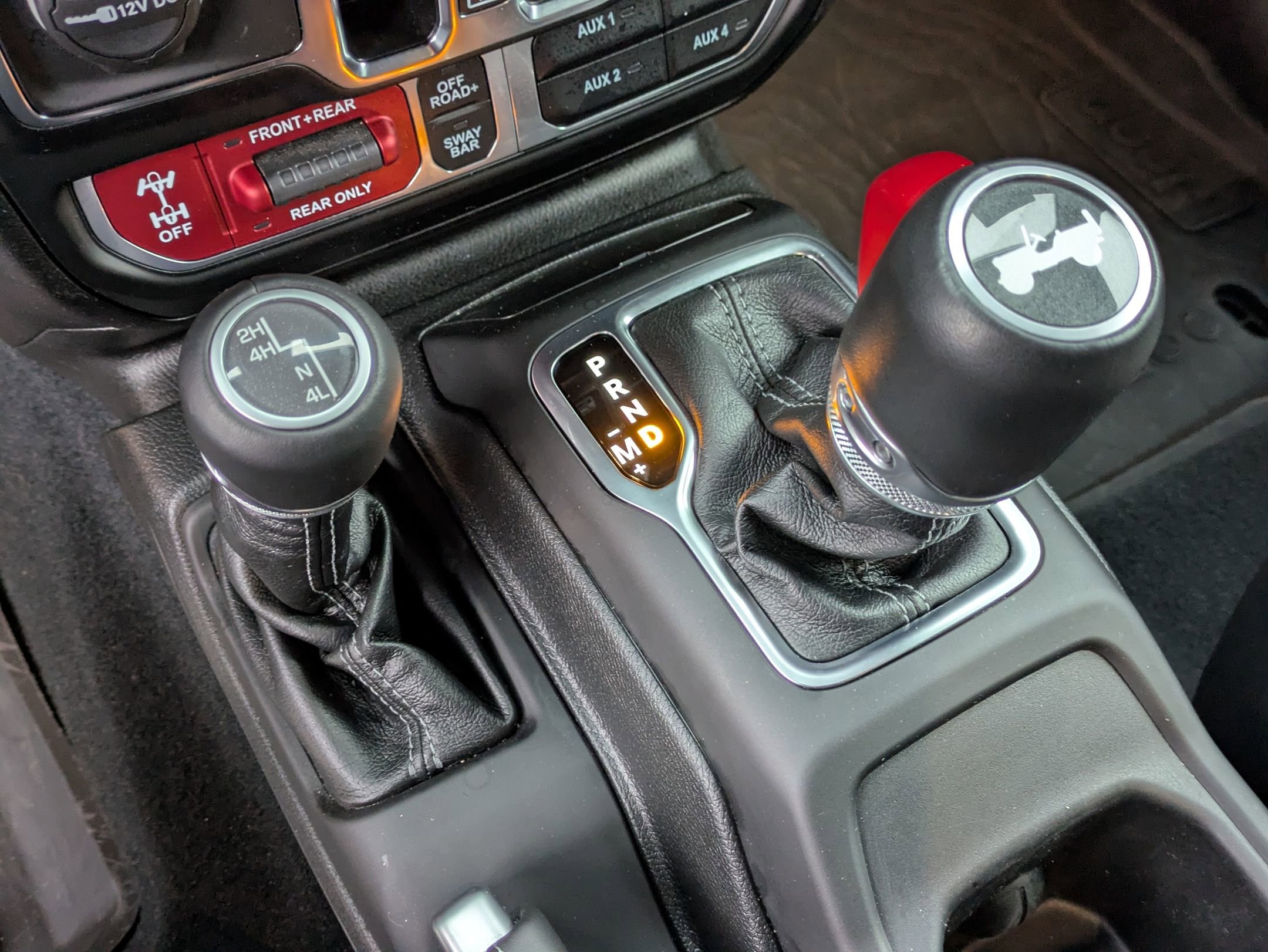 Used 2024 Jeep Wrangler Unlimited Rubicon w/ Technology Group image 27