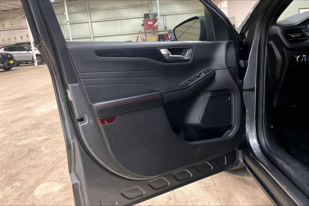 Certified 2025 Ford Escape ST-Line AWD/4WD image 21