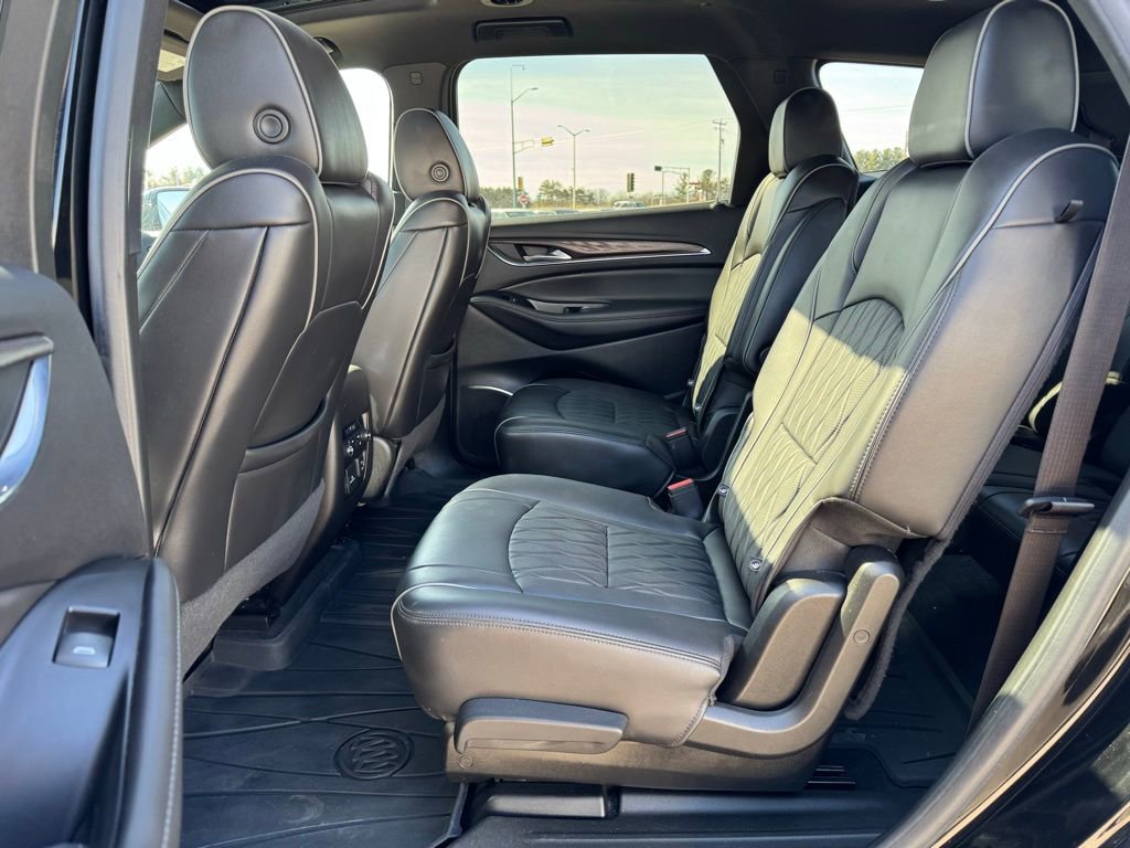 Used 2023 Buick Enclave Avenir image 24