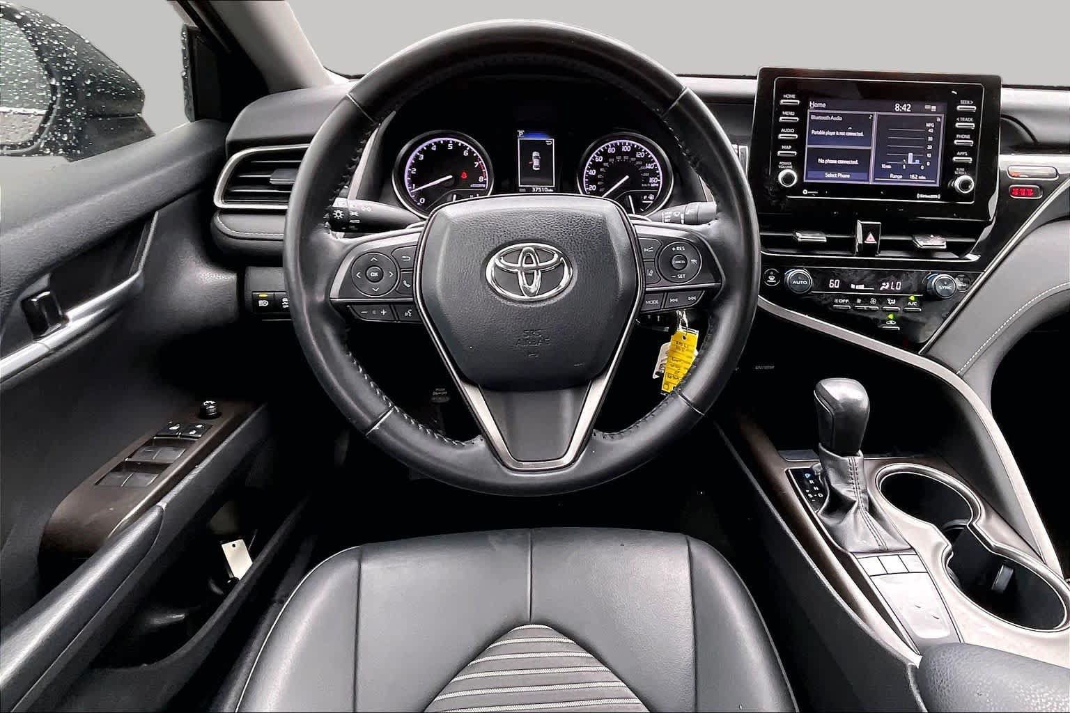 Used 2022 Toyota Camry SE FWD image 6
