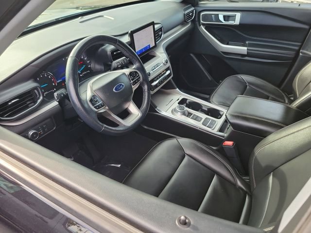 Certified 2022 Ford Explorer XLT w/ Equipment Group 202A image 3