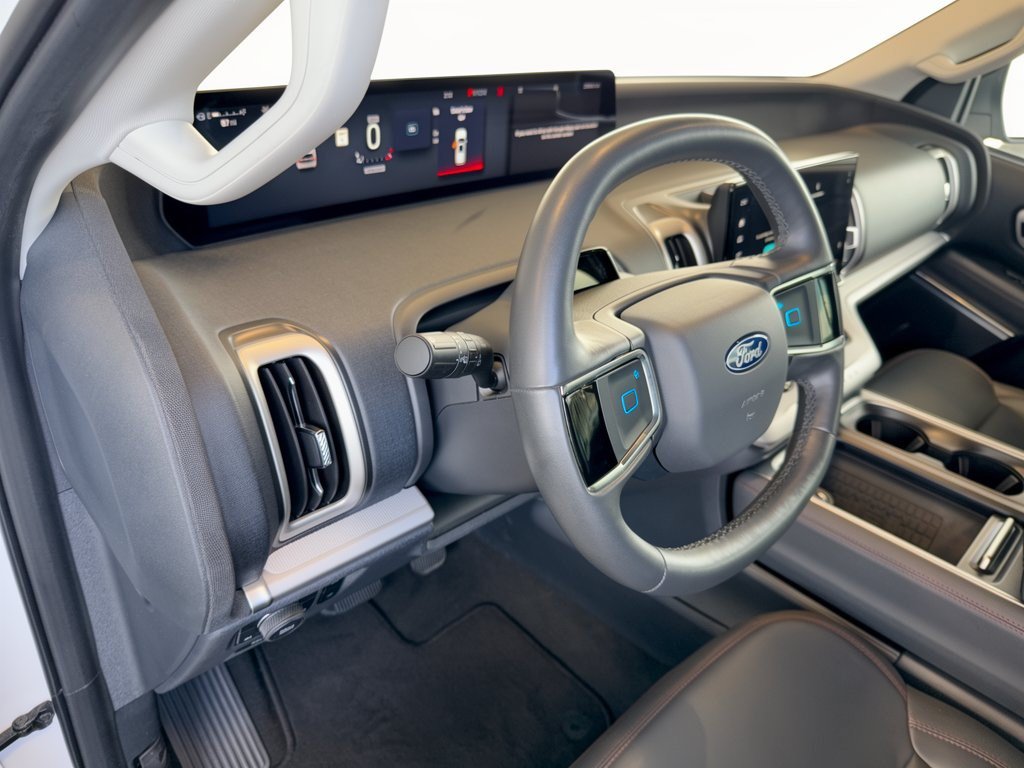 Certified 2025 Ford Expedition Active AWD/4WD image 4