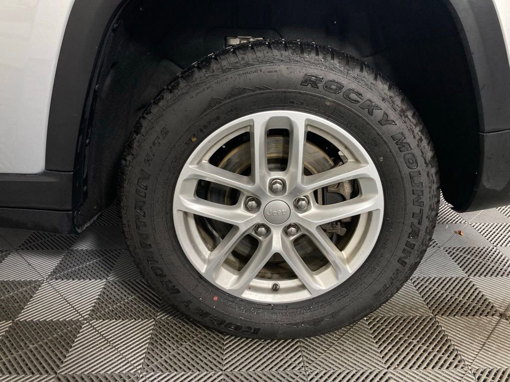 Used 2023 Jeep Grand Cherokee L Laredo image 24