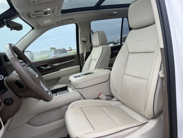 Used 2021 GMC Yukon Denali w/ Denali Premium Package AWD/4WD image 13