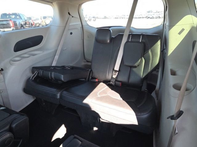 Used 2023 Chrysler Pacifica Touring-L image 18