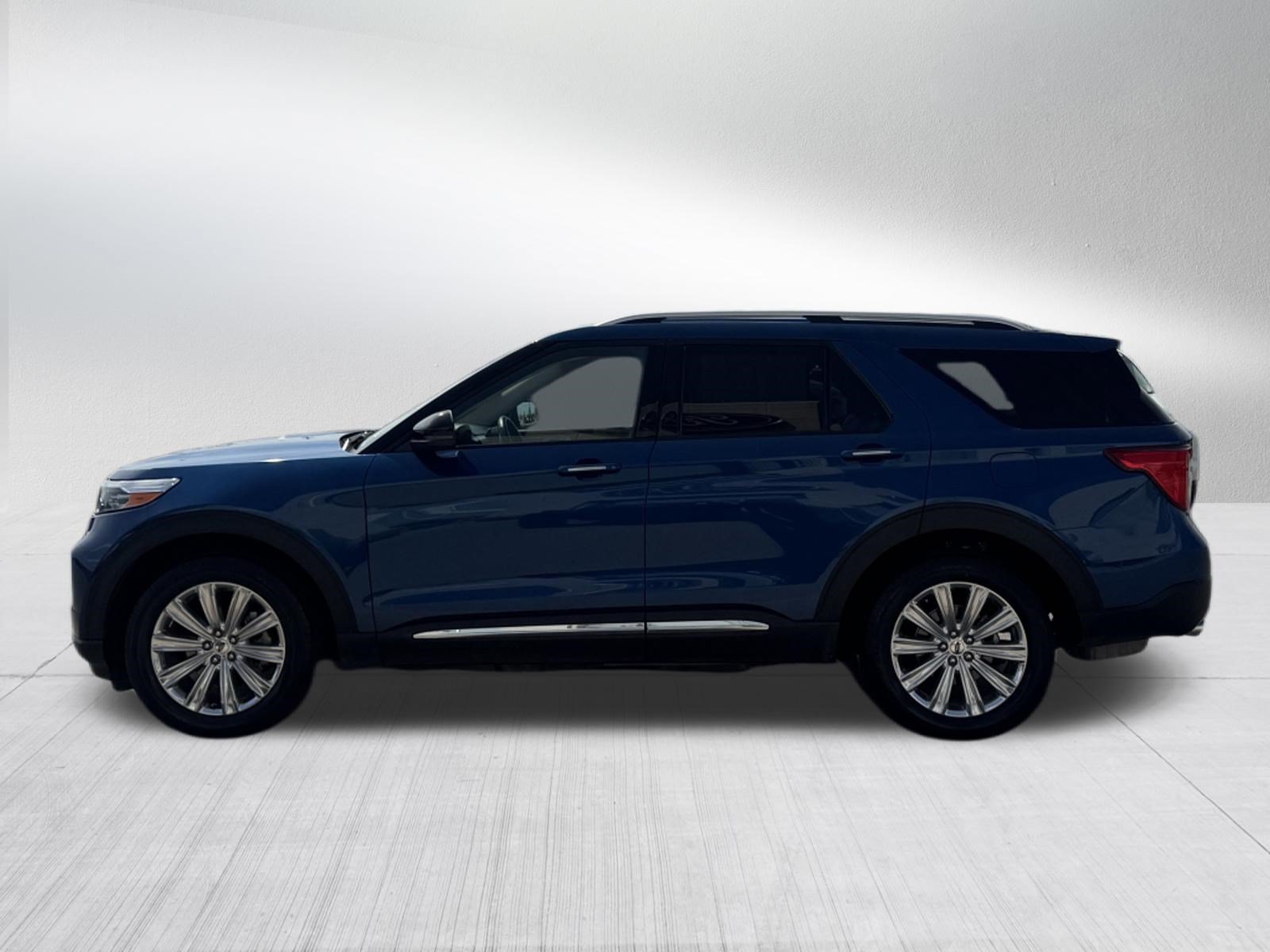 Certified 2022 Ford Explorer Limited w/ Equipment Group 301A AWD/4WD image 4