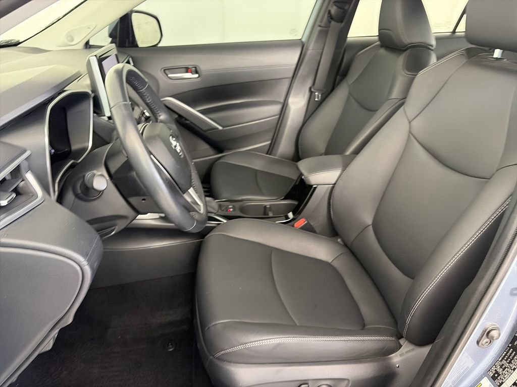 Used 2023 Toyota Corolla Cross XLE w/ Convenience Package AWD/4WD image 11