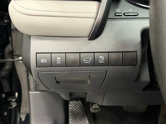 Used 2022 Toyota Camry LE w/ Carpet Mat Package (TMS) image 15