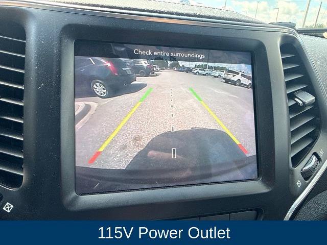 Used 2022 Jeep Cherokee Latitude Lux w/ Sun & Sound Group FWD image 13