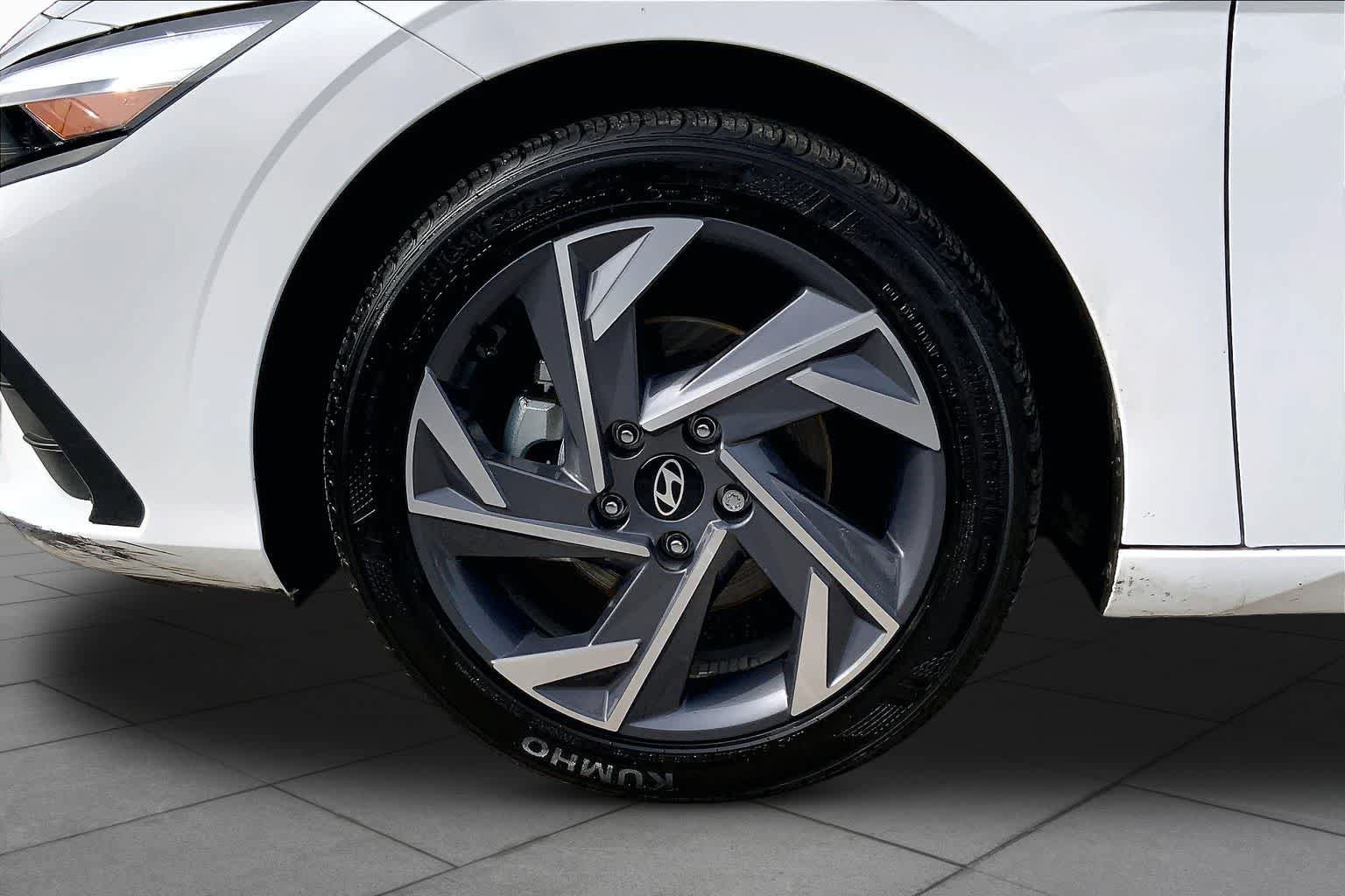 Used 2025 Hyundai Elantra Sport FWD image 10