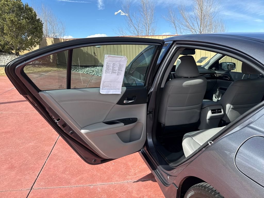 Used 2017 Honda Accord Touring image 17
